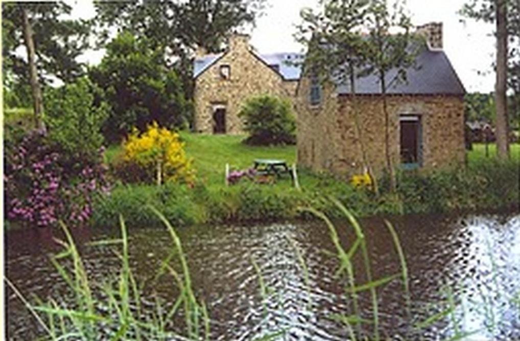 Au Pont Ricoul Bed & Breakfast Saint-Pierre-de-Plesguen Bagian luar foto