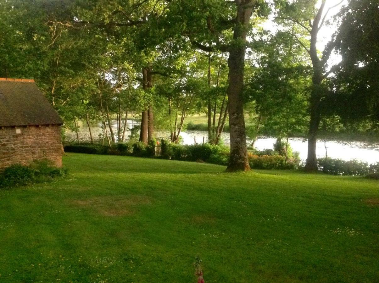 Au Pont Ricoul Bed & Breakfast Saint-Pierre-de-Plesguen Bagian luar foto